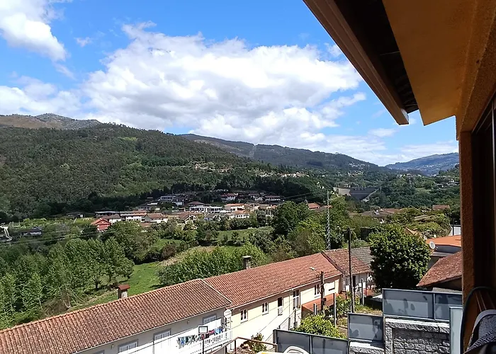 Casa Amarela Da Canicada