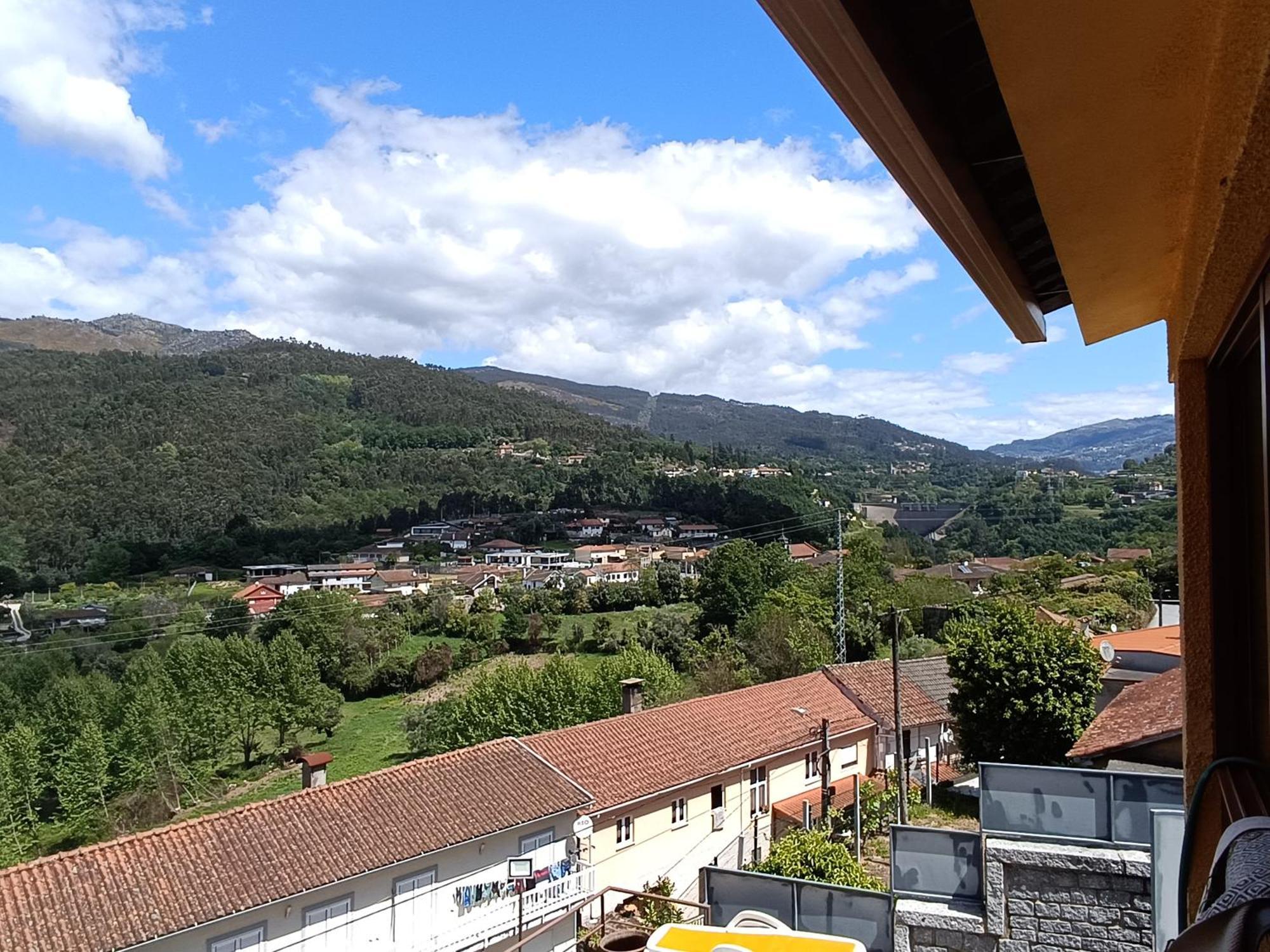 Casa Amarela Da Canicada
